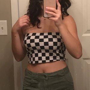 Adorable checkered tube top 🖤